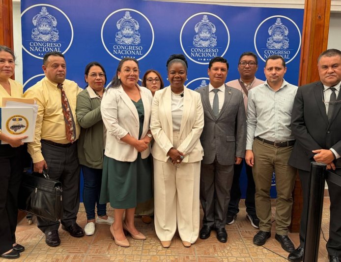 Diputados analizarán derechos laborales y establecerán una fecha conmemorativa en honor al radiólogo hondureño