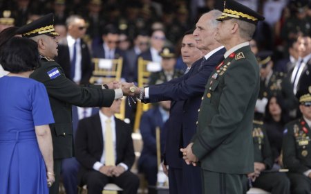 Presidente Nasry Asfura encabeza ceremonia de ascensos en las FFAA