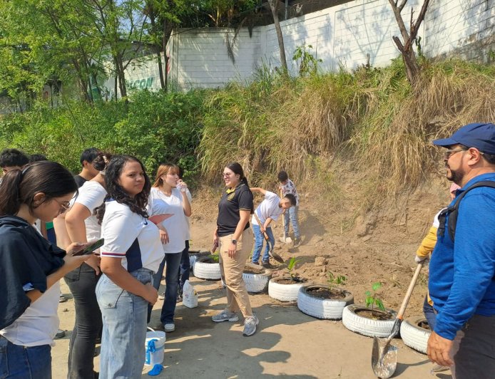 Alcaldia de Villanueva, Cortés y universitarios desarrollan jornada de conciencia ambiental