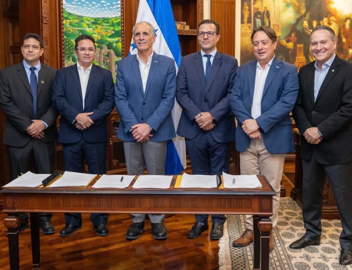 Gobierno y cementeras acuerdan mantener precios del cemento