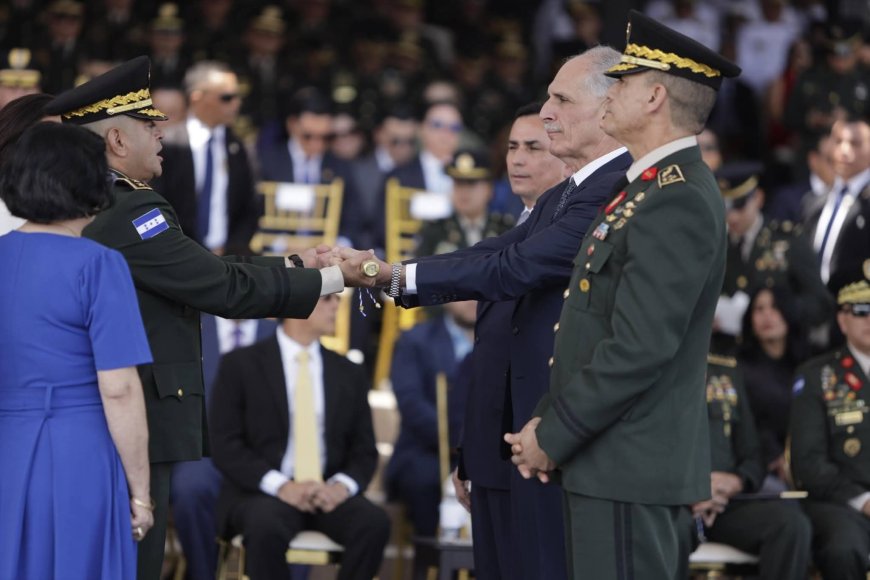 Presidente Nasry Asfura encabeza ceremonia de ascensos en las FFAA