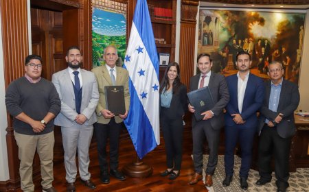 Presidente Nasry Asfura firma convenio para fortalecer sistema de salud