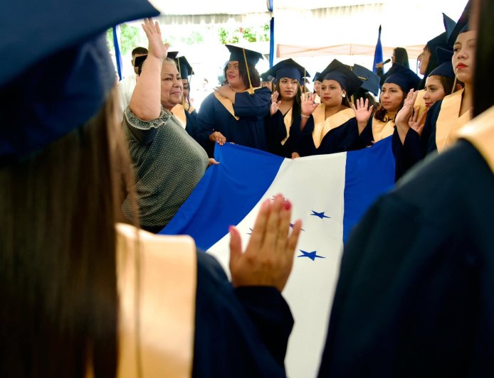 91 mujeres se graduan con programa de Ciudad Mujer en Honduras