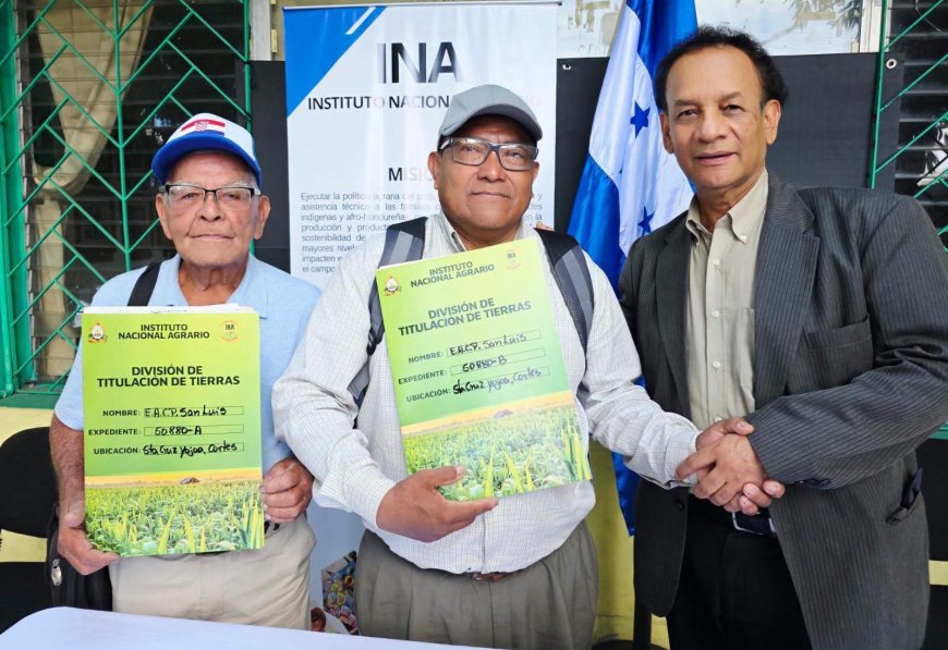 Campesinos de San Luis Zacatales de Santa Cruz de Yojoa, reciben titulo de propiedad