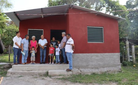 Municipalidad de Villanueva, Cortés, ayuda a 10 familias con vivienda