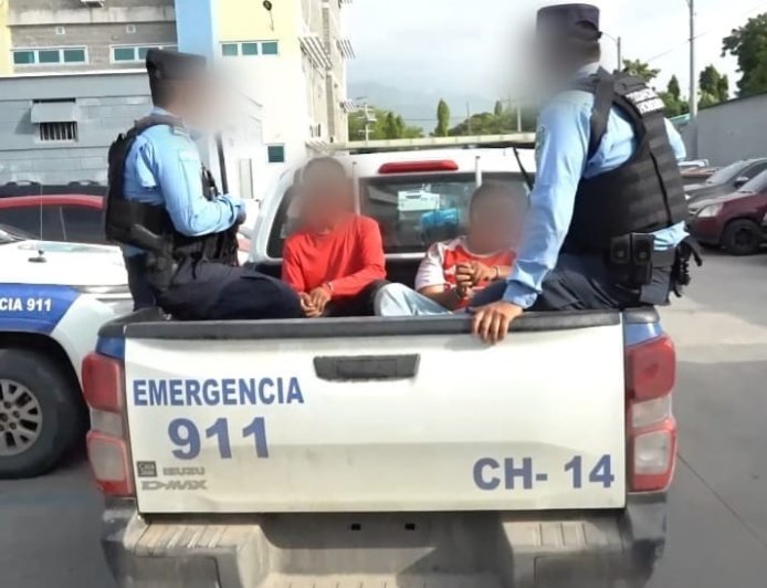 Capturan a dos sujetos con armas y chelecos en El Progreso, Yoro