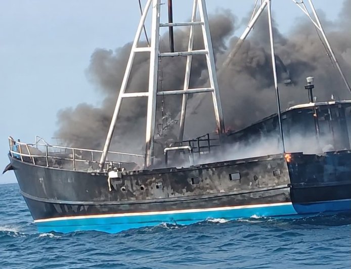 Un muerto al incendiarse barco pesquero en alta mar Gracias a Dios