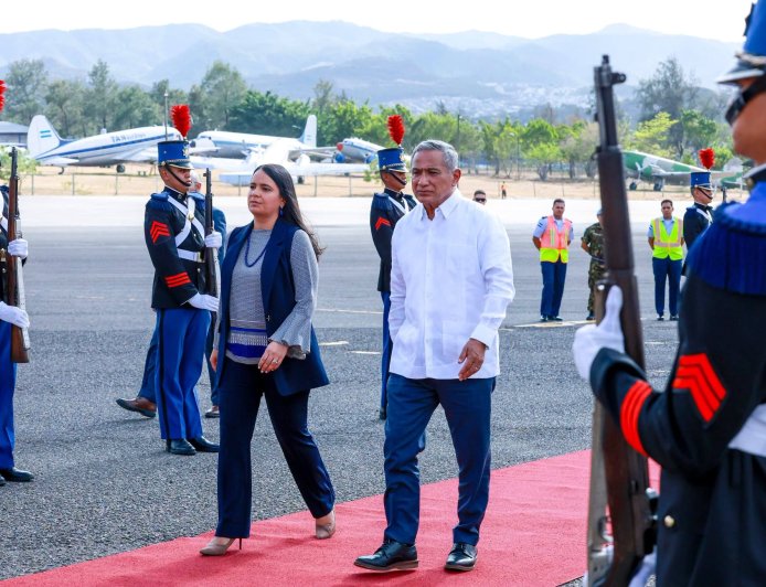 Primer Ministro de Belice llega a Honduras para reunirse con Nasry Asfura