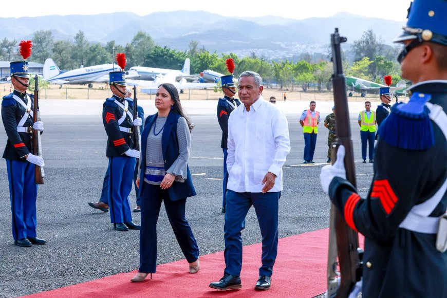 Primer Ministro de Belice llega a Honduras para reunirse con Nasry Asfura