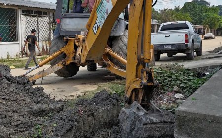 Alcaldia cholomeña limpia cunetas para evitar llenas