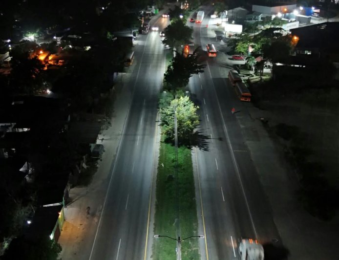 Alcaldia y empresa privada iluminan tramo en boulevard en Choloma