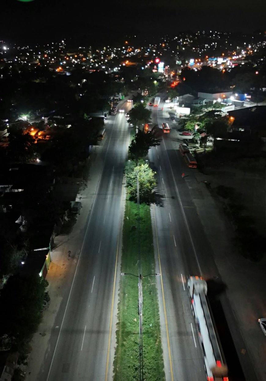 Alcaldia y empresa privada iluminan tramo en boulevard en Choloma