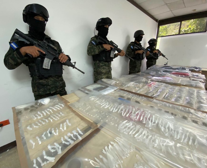 Incautan indumentaria de DIPAMCO, FNAMP y FNA le incautaron a agentes de la DAET. También droga